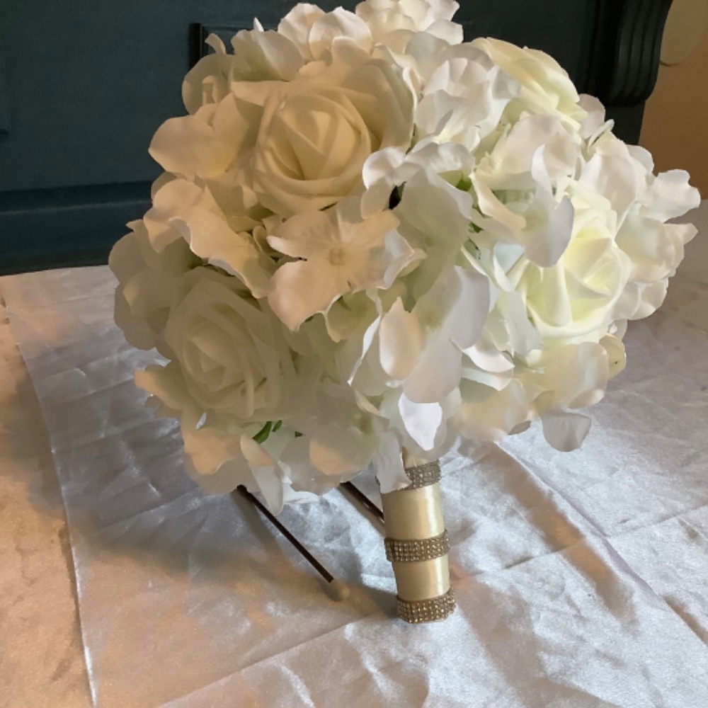 Wedding Bouquet! 💐 Creams, whites  Hydrangea and Roses  & Tulips. - Picture 3 of 7